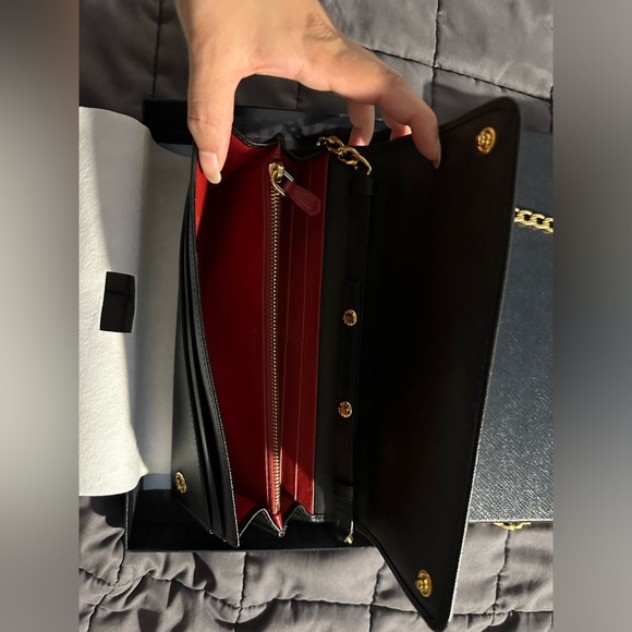 Prada side wallet bag with gold chain - Picture 3 of 4